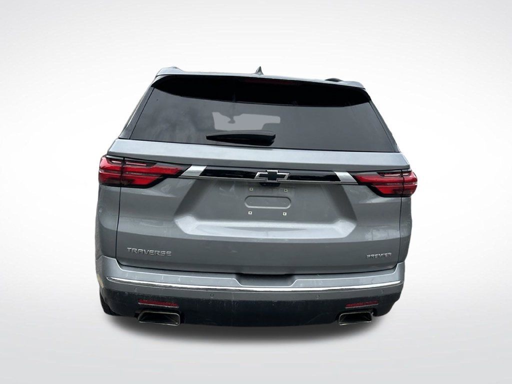 Used 2023 Chevrolet Traverse Premier FWD image 5