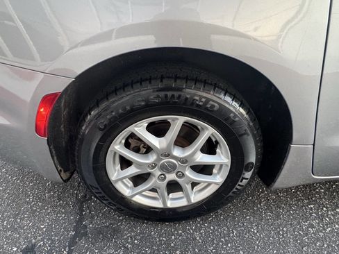 Used 2020 Chrysler Pacifica Touring-L image 17