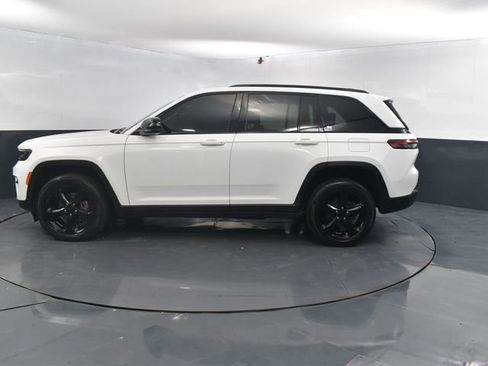 Used 2023 Jeep Grand Cherokee Limited w/ Black Appearance Package image 5