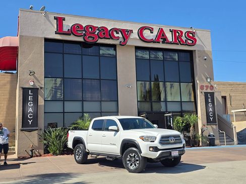 Used 2017 Toyota Tacoma TRD Off-Road w/ Tow Package image 2