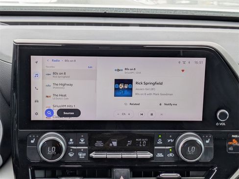 Certified 2023 Toyota Highlander XLE image 20