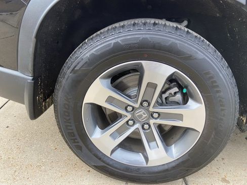 Used 2025 Honda Pilot EX-L image 28