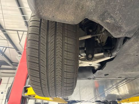 Used 2023 Tesla Model Y Performance image 8