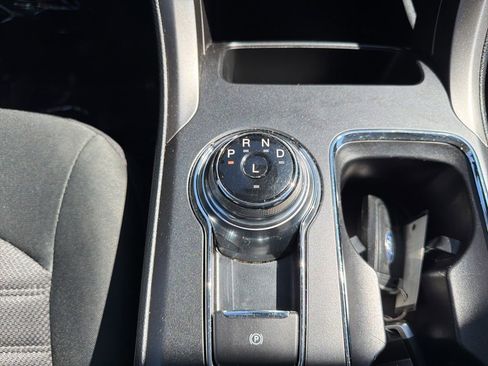 Used 2020 Ford Fusion SE image 32