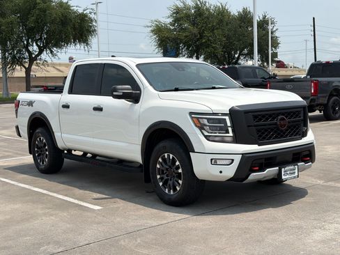 Used 2024 Nissan Titan PRO-4X w/ Pro-4x Convenience Package AWD/4WD image 7
