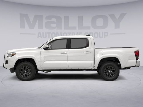 Used 2022 Toyota Tacoma SR5 AWD/4WD image 3