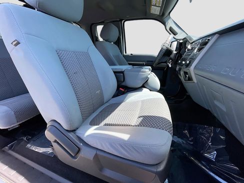 Used 2014 Ford F250 XLT w/ XLT Interior Package AWD/4WD image 16