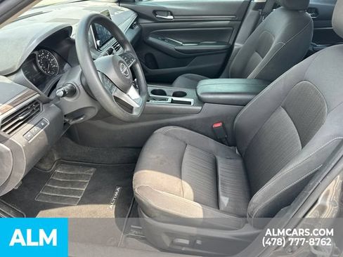 Used 2025 Nissan Altima 2.5 SV FWD image 10