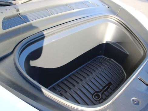 Used 2022 Tesla Model Y Long Range image 31