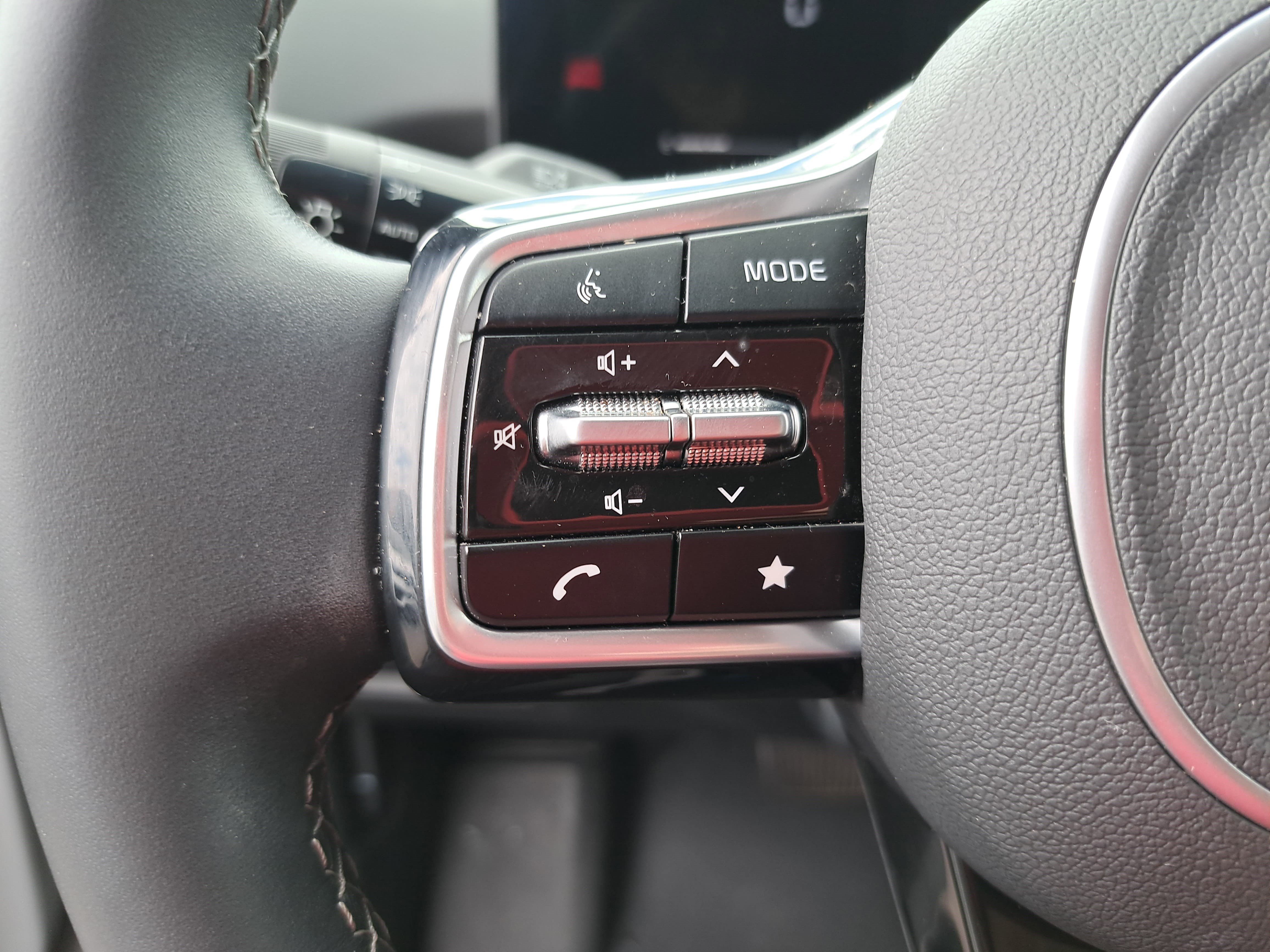 Used 2025 Kia Sorento S w/ Panoramic Sunroof Package FWD image 18