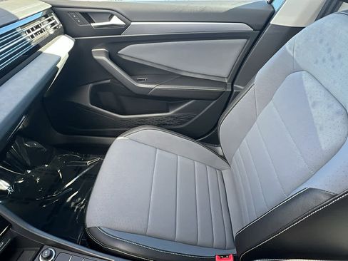 Used 2025 Volkswagen Jetta SE image 12