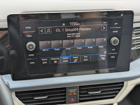 Used 2025 Volkswagen Jetta SE w/ Sunroof Package FWD image 28