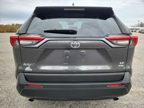 Used 2019 Toyota RAV4 LE image 6