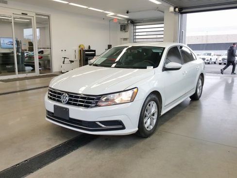 Used 2016 Volkswagen Passat 1.8T S image 3