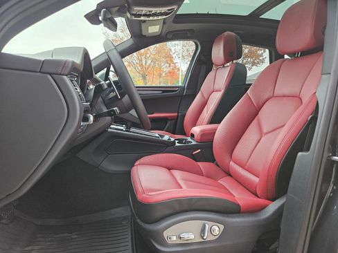 New 2026 Porsche Macan image 5