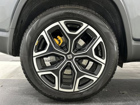 Used 2024 Rivian R1S Adventure image 12
