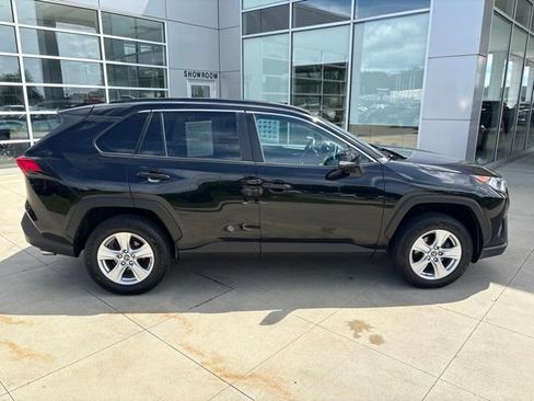 Used 2019 Toyota RAV4 XLE w/ Convenience Package AWD/4WD image 8