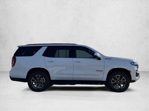 Used 2021 Chevrolet Tahoe Z71 w/ Luxury Package AWD/4WD image 4