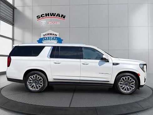 Used 2023 GMC Yukon XL Denali Ultimate AWD/4WD image 3