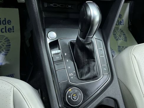Used 2019 Volkswagen Tiguan SEL R-Line AWD/4WD image 25