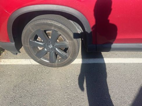 Used 2025 Honda Pilot Black Edition image 9