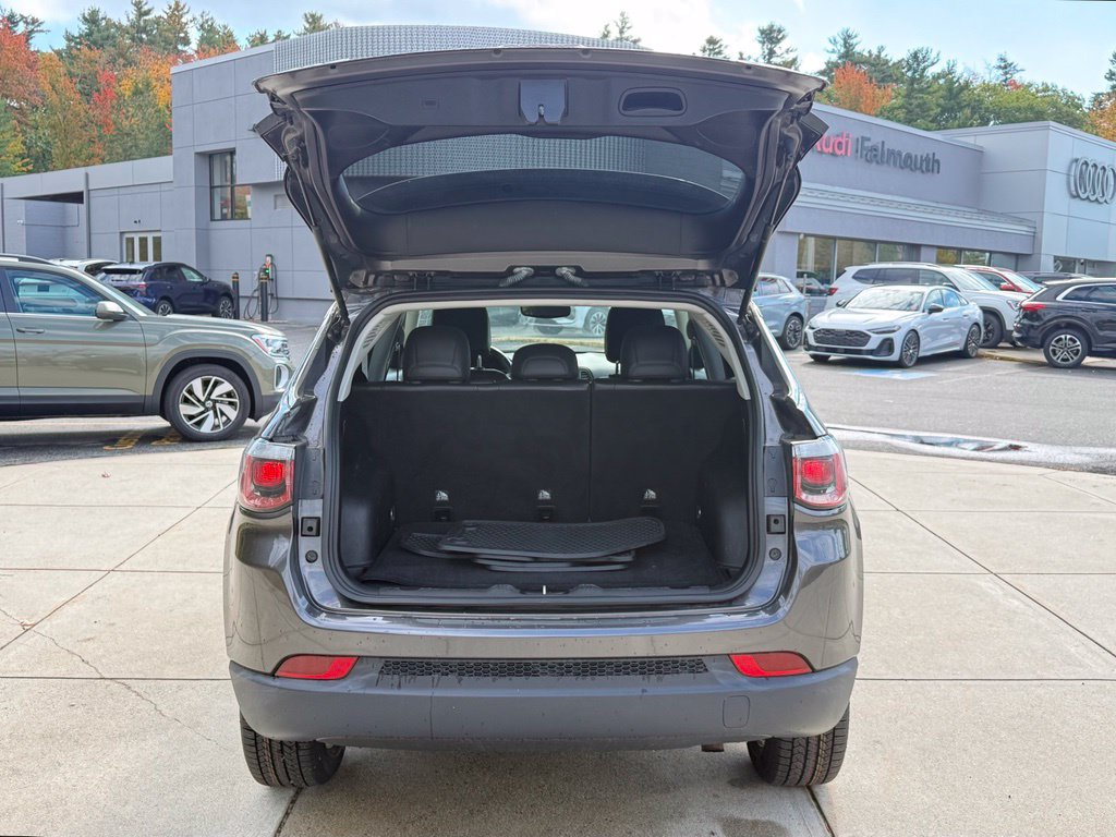 Used 2019 Jeep Compass Latitude w/ Cold Weather Group AWD/4WD image 16