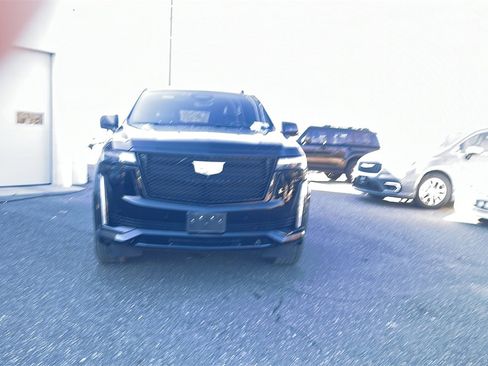 Used 2021 Cadillac Escalade Sport Platinum image 2