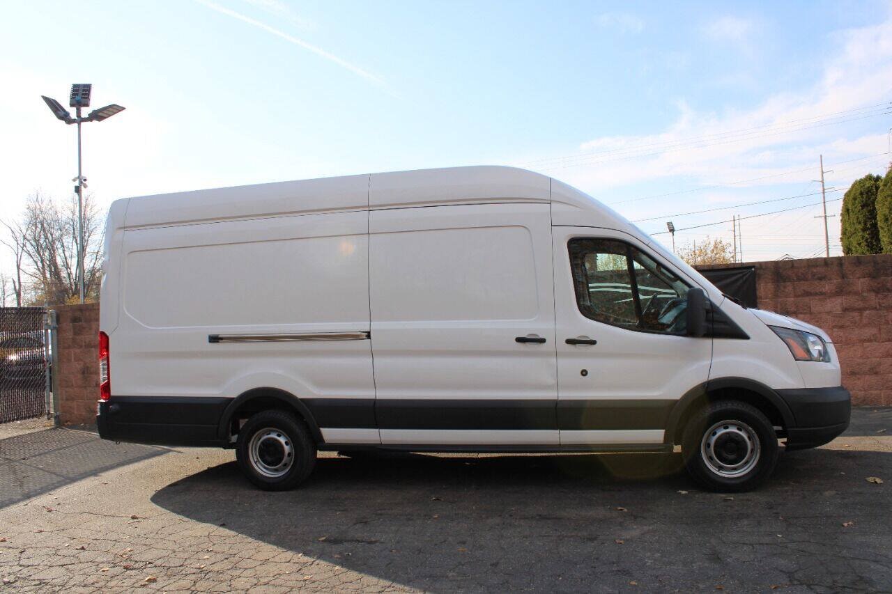 Used 2018 Ford Transit 250 148 High Roof Extended RWD image 5