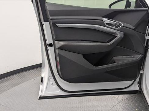 Used 2021 Audi e-tron Premium w/ Convenience Plus Package image 12