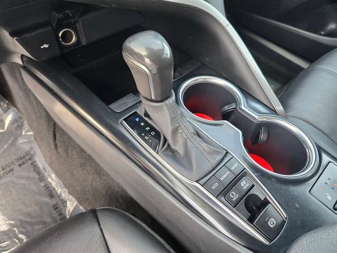Used 2020 Toyota Camry XLE FWD image 14