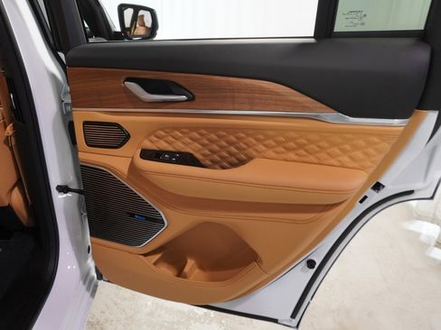 New 2023 Jeep Grand Cherokee Summit image 30