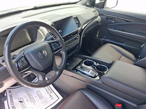 Used 2025 Honda Ridgeline Black Edition image 4