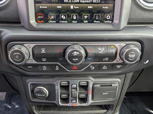 Used 2020 Jeep Gladiator Overland AWD/4WD image 24
