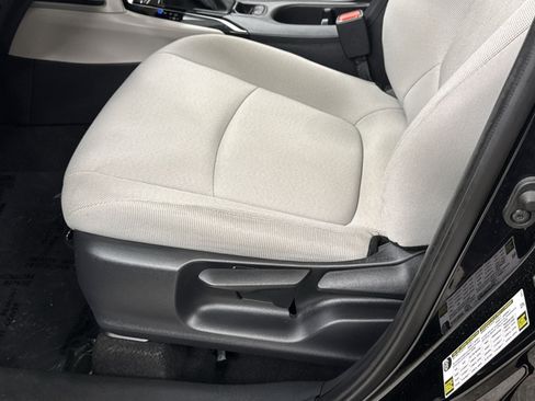Used 2024 Toyota Corolla Cross L AWD/4WD image 26