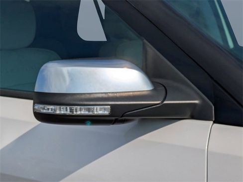 Used 2017 Ford Explorer Platinum image 11