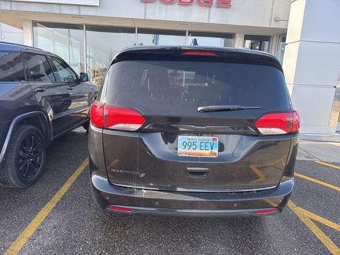 Used 2018 Chrysler Pacifica Touring-L Plus w/ S Appearance Package image 6