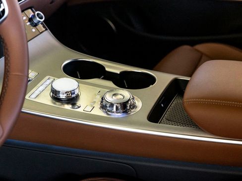 Used 2026 Genesis GV70 2.5T Advanced image 17