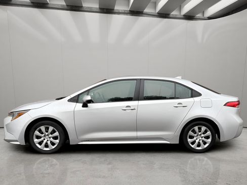 Used 2024 Toyota Corolla LE image 2