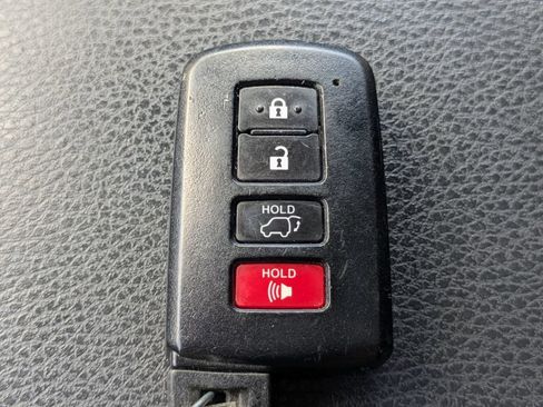 Used 2018 Toyota Highlander SE AWD/4WD image 30