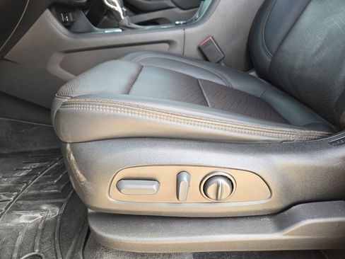 Used 2023 Chevrolet Traverse High Country FWD image 19