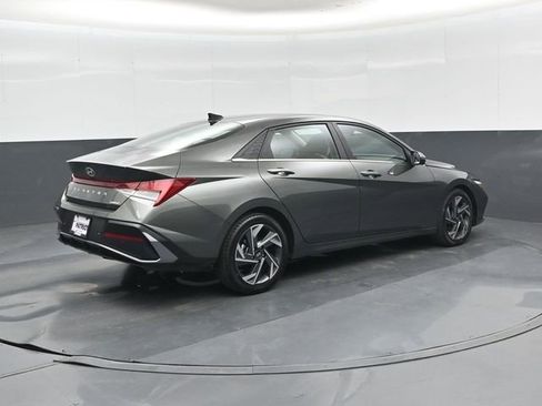 Used 2024 Hyundai Elantra Limited FWD image 4
