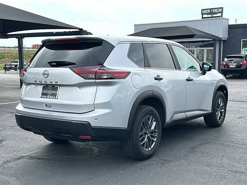 Used 2024 Nissan Rogue S image 8