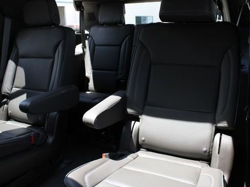Used 2024 GMC Yukon Denali w/ Advanced Technology Package AWD/4WD image 22