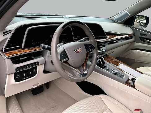 Used 2024 Cadillac Escalade Sport Platinum w/ LPO, ONYX Package AWD/4WD image 17