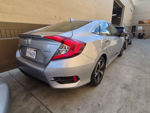 Used 2017 Honda Civic Touring image 3