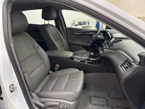 Used 2014 Chevrolet Impala LT w/ Convenience Package image 19