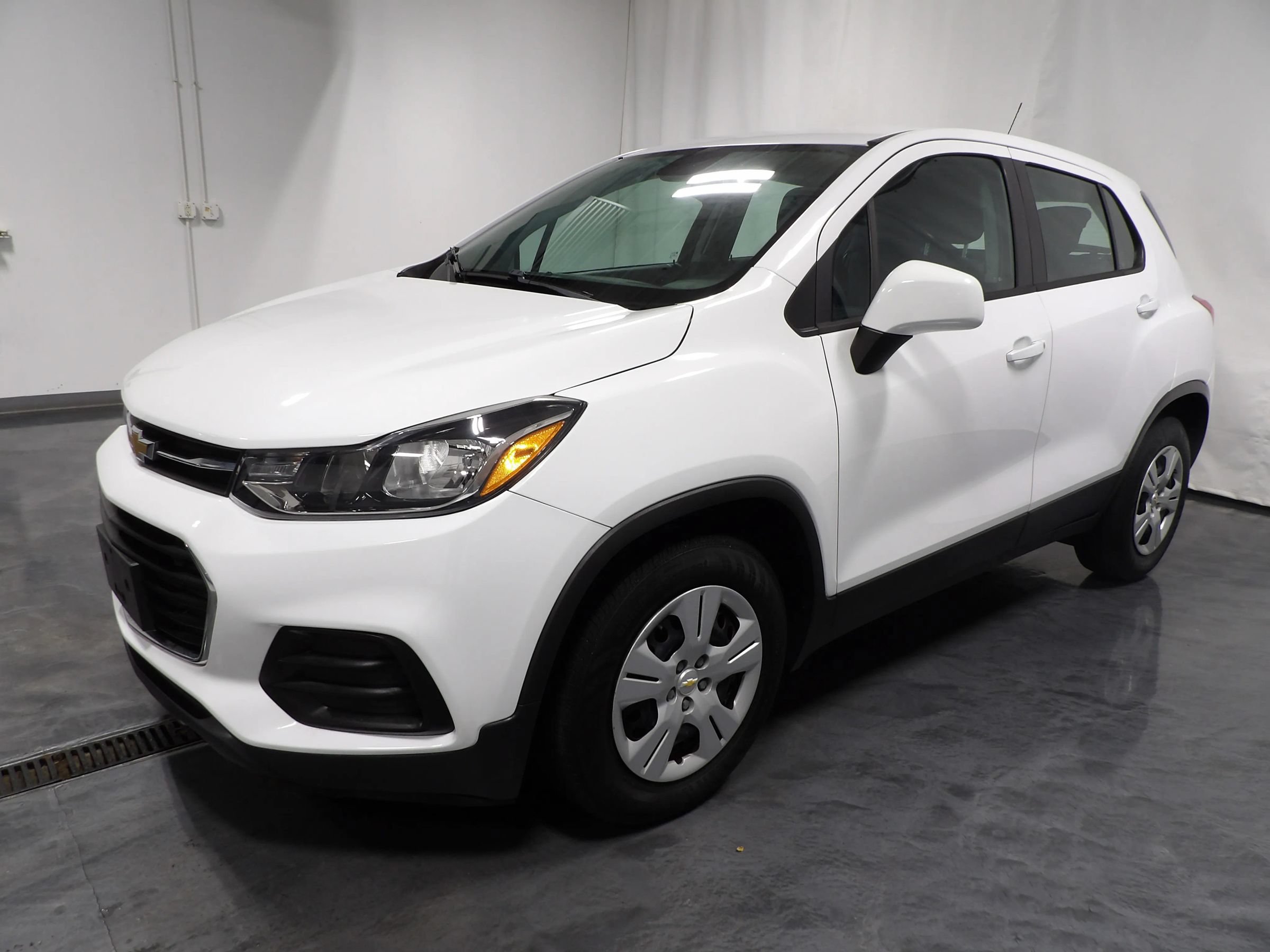 Used 2018 Chevrolet Trax LS FWD image 3