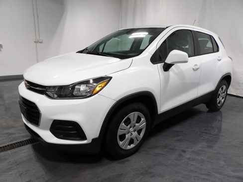 Used 2018 Chevrolet Trax LS FWD image 3