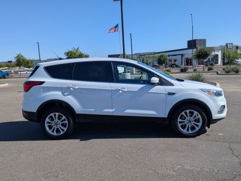 Used 2019 Ford Escape SE image 6