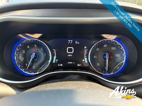 Used 2024 Chrysler Pacifica Touring-L FWD image 23